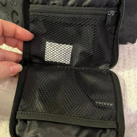 Modella - 2 Black Make-up/Travel Bags - Picture 4 of 6